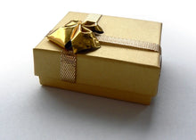 A pictures of a gold gift box for gift card purchases 